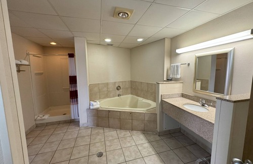 Elyria Hotel | Sycamore Suites