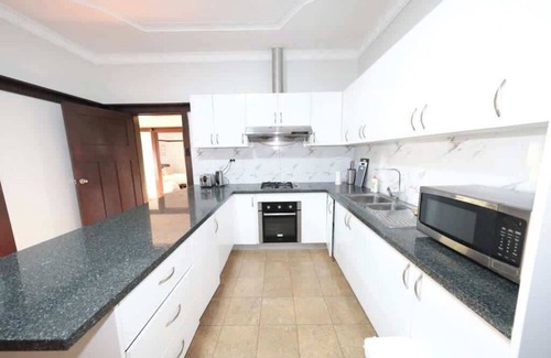 Concord House | Sydney concord 6 Bedroom 4 bathroom house