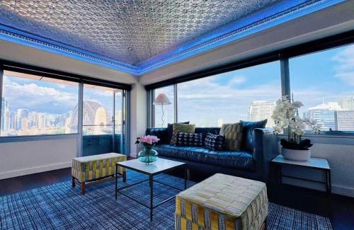 Kirribilli Apartment | Sydney Harbour and CBD View Penthouse with Free Parking