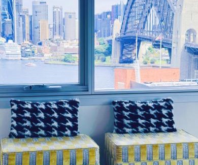 Kirribilli Apartment | Sydney Harbour and CBD View Penthouse with Free Parking