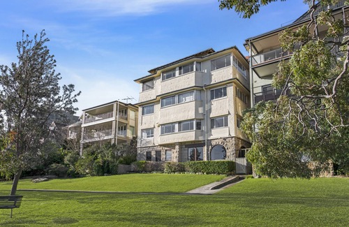 Cremorne Point Apartment | Sydney Harbourfront Apartment – Opera House, Harbour Bridge & City Skyline Views