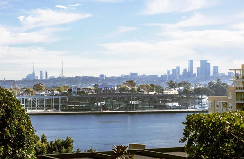 Sydney Apartment | Sydney - PYRM2 - Distillery Drive - Stylish 2BR + Study with Pool Gym Near Darling Harbour The Star Casino