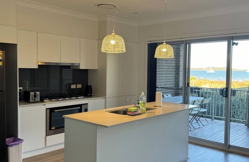 Taren Point House | Sydney Waterfront Beach House