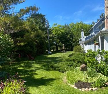 Glen Arbor Bed & Breakfast | Sylvan Inn Bed & Breakfast