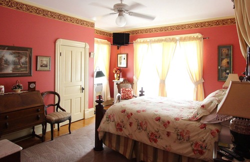 Urbana House | Sylvia's Irish Inn