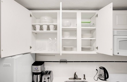 Fenway–Kenmore Apartment | Symphony 1BR next door to laundromat
