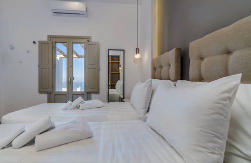 Santorini House | Symphony Suites