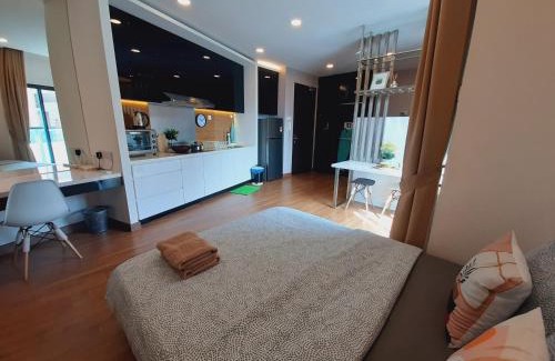 Seri Kembangan Apartment | Symphony Tower Studio #9 with balcony