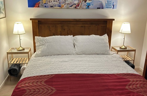 Craignish Bed & Breakfast | Synergy Beachside Nudist Retreat QB/Hot tub Heated pool private gardens