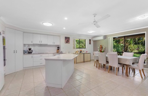 Craignish Bed & Breakfast | Synergy Beachside Nudist Retreat QB/Hot tub Heated pool private gardens