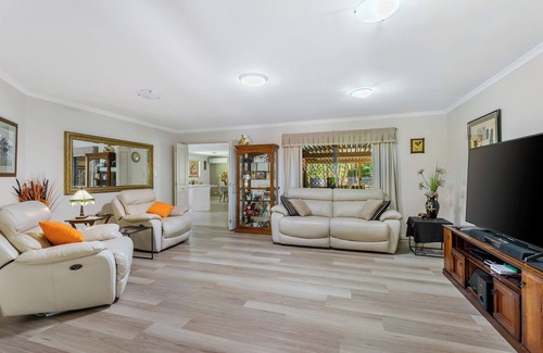 Craignish Bed & Breakfast | Synergy Beachside Nudist Retreat QB/Hot tub Heated pool private gardens