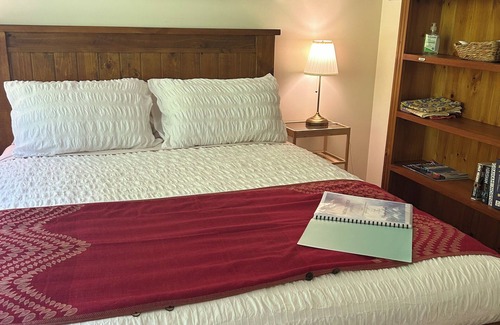 Craignish Bed & Breakfast | Synergy Beachside Nudist Retreat KB 2 minutes walk to beach breakfast spa/pool