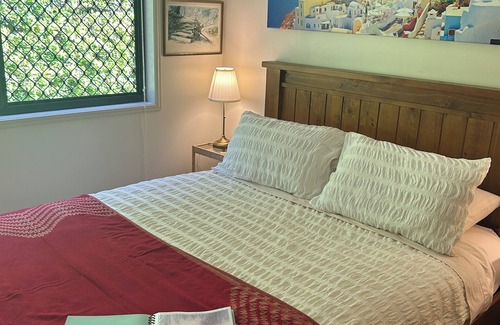 Craignish Bed & Breakfast | Synergy Beachside Nudist Retreat KB 2 minutes walk to beach breakfast spa/pool