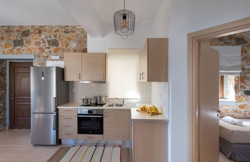 Vari House | Syra Suites