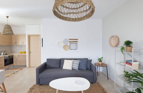 Vari House | Syra Suites