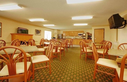 Syracuse Hotel | Syracuse Inn & Suites