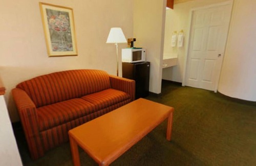 Syracuse Hotel | Syracuse Inn & Suites