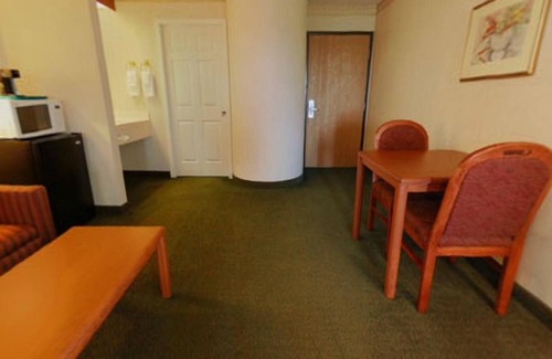 Syracuse Hotel | Syracuse Inn & Suites