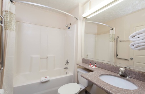 East Syracuse Hotel | Syracuse Inn