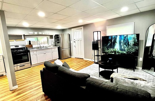 Syracuse House | Syracuse Vacation Rental free Parking,near SU,town