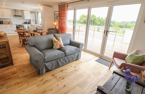 Nettlestone Cottage | SYRAH, family friendly, character holiday cottage in Seaview