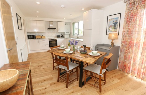 Nettlestone Cottage | SYRAH, family friendly, character holiday cottage in Seaview