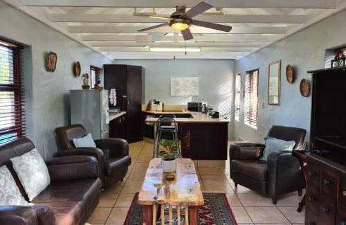 Old Place Apartment | Syringa Cottage Family Hideaway