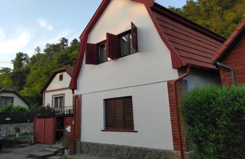 Zebegeny House | Szőnyi úti vendégház