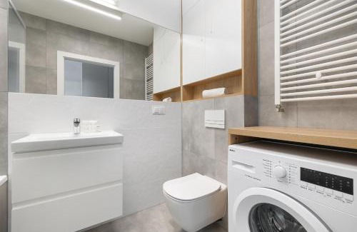 West Pomeranian Voivodeship Apartment | Szczeciński Apartament Kwiatkowskiego w Spokojnej Okolicy by Noclegi Renters