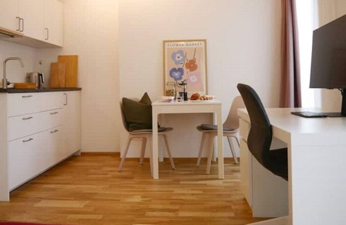 Dresden Apartment | Szeneviertel Neustadt Ruhig Balkon Smart TV
