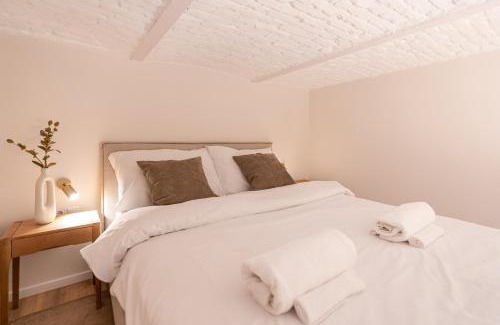 Inner City Budapest Bed & Breakfast | Szerb Boutique Suites, by BQA