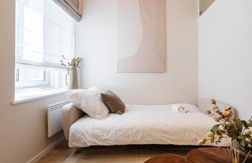 Inner City Budapest Bed & Breakfast | Szerb Boutique Suites, by BQA