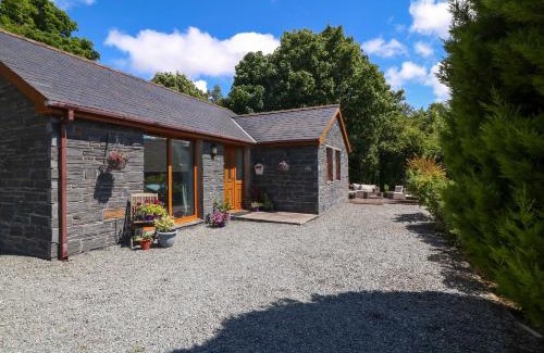 Llanddaniel Fab House | Tŷ Gareg