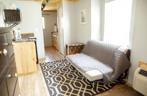 Sevier Apartment | T-008) The Cotton Belt