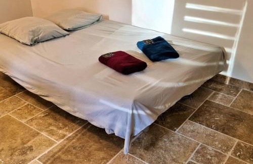 Sainte-Colombe-en-Bruilhois Apartment | T-2 ouest 47m2 la maison au bord du Canal du Midi