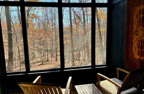 The Woods Cabin | T&A Getaway - Berkeley Springs, WV - Stylish cozy private cabin - 2 BR