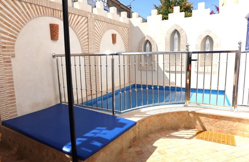 Dakhla Villa | T B Blue villa with garden, family pool, solarium. 5mn from the beach.