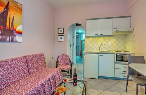 Agios Dimitrios Apartment | t BBQ|Μπαλκόνι|42Mbps|King|Πίσω αυλή|Πλήρης κουζίνα-2