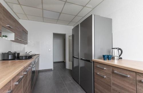 Norf Apartment | T&K Apartments 6 and 10 Room Apartment in Neuss for big Groups 22min to Fair DUS