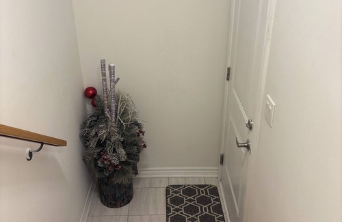 Durham Region Apartment | t Private, cozy guest suite in Oshawa with free parking.
