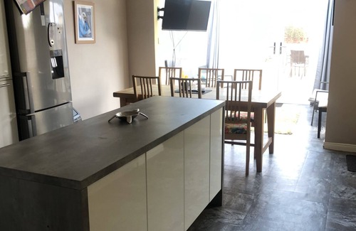 New Romney House | T's Beach House Beautiful sea views and direct beach access
