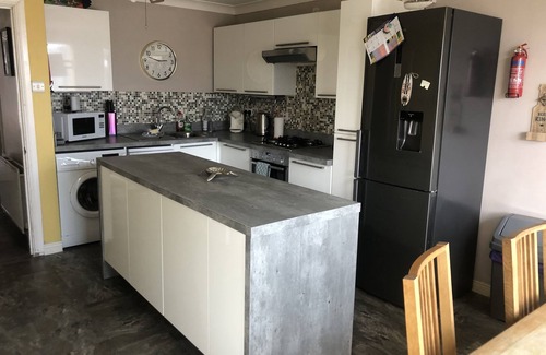 New Romney House | T's Beach House Beautiful sea views and direct beach access
