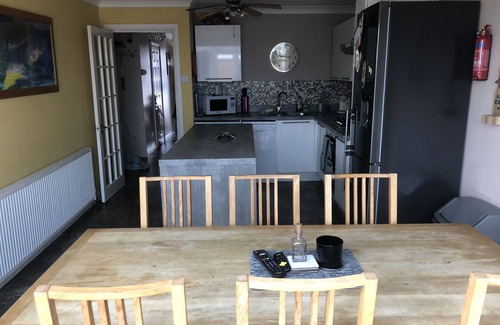 New Romney House | T's Beach House Beautiful sea views and direct beach access