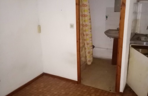 Baume-les-Dames Apartment | T1 Dans le Vieux Centre. Avec Salle de Bain Séparée et Baignoire. Spacieux Calme