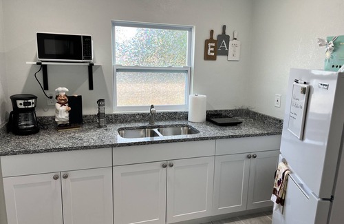 San Carlos Park Apartment | t1.Peaceful Getaway in Fort Myers – Great Location!nt2.Spacious & Stylish Apartm