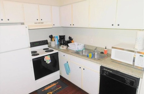Demere Park Condo | T15 Downstairs with 1 king bed in Ocean Walk