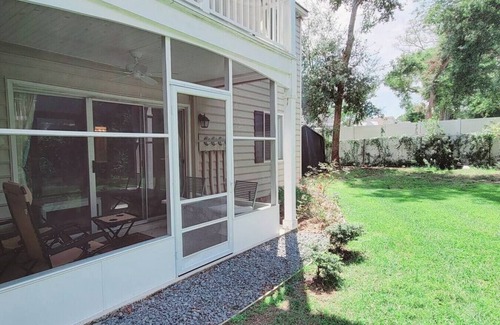 Demere Park Condo | T15 Downstairs with 1 king bed in Ocean Walk