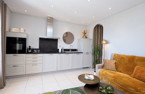 Sanary-sur-Mer Apartment | T2 air-conditioned 35m² sea view with terrace and private parking/beach and port on foot