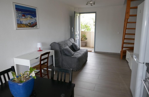 Saint-Cyr-sur-Mer Apartment | T2 apartment, 40 m2 350m from Lecques beach, quiet. Air conditioning. Private parking