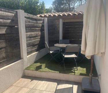 Rocbaron House | T2 avec spa en centre VAR